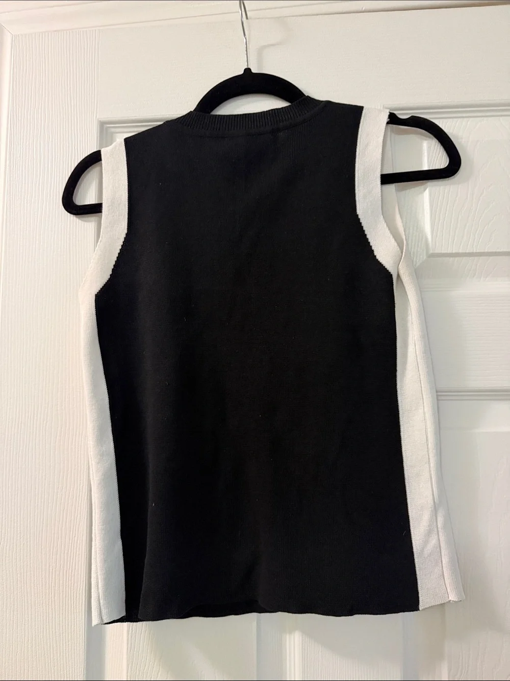 Classic Black & White Sleeveless Knit Top - Picture 2 of 2
